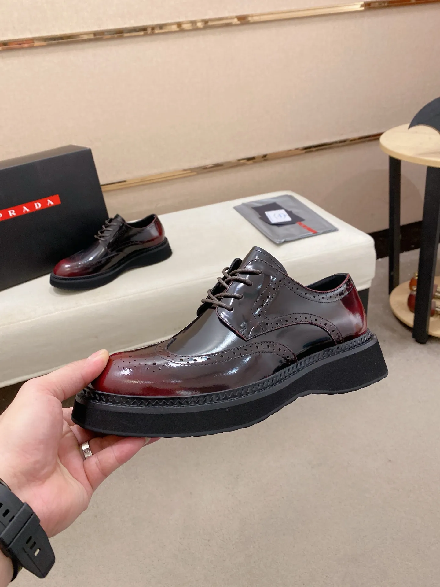 Factory price 720💰 🍁🍁High version High-quality new PRADA (Prada) counters are launched simultaneously, new men's shoes, 😘fabrics are selected from imported lacquered first-layer cowhide, and imported cowhide lining. 👍🏿 High-end ☄️ air-cushion molded anti-slip rubber outsole, exquisite lines, simple and elegant, comfortable and high-end for leisure travel. Code number: 38 to 45
